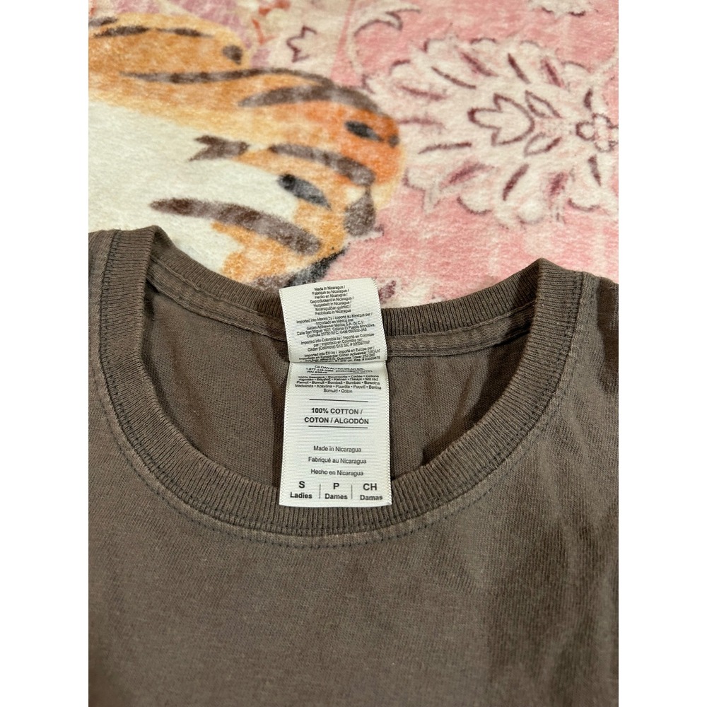 Girls Who Love Fishing Are Rare Wife Em Up Graphic Baby Tee T Shirt Womens Small - Picture 5 of 7